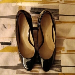 Bandolino Black Patent pumps size 8.5